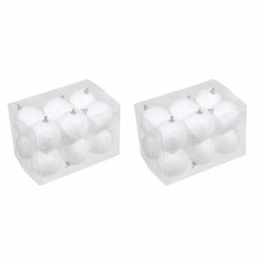 24x kleine kunststof kerstballen met sneeuw effect wit 7 cm