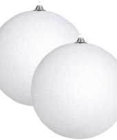 2x grote witte sneeuwbal kerstballen decoratie 18 cm