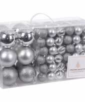 Zilveren kerstballen pakket 94 delig van kunststof